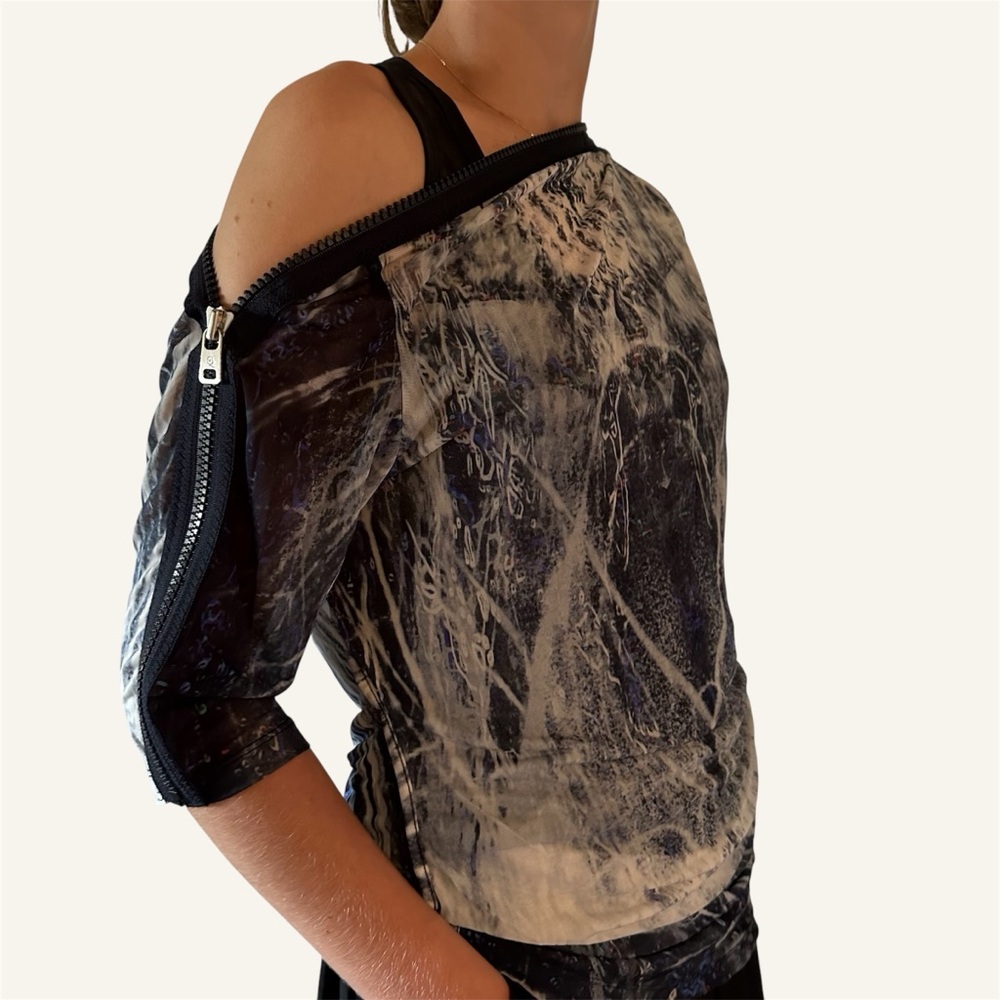 McQ ALEXANDER MCQUEEN NWOT Asymmetrical Shoulder Zipper Top🌸